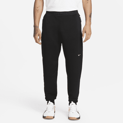 Men's standard fit fleece trousers nike sportswear hotsell